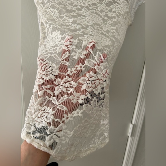 Daytrip Cute Short Sleeve Laced Back Top Shirt. Size Medium - Picture 7 of 14